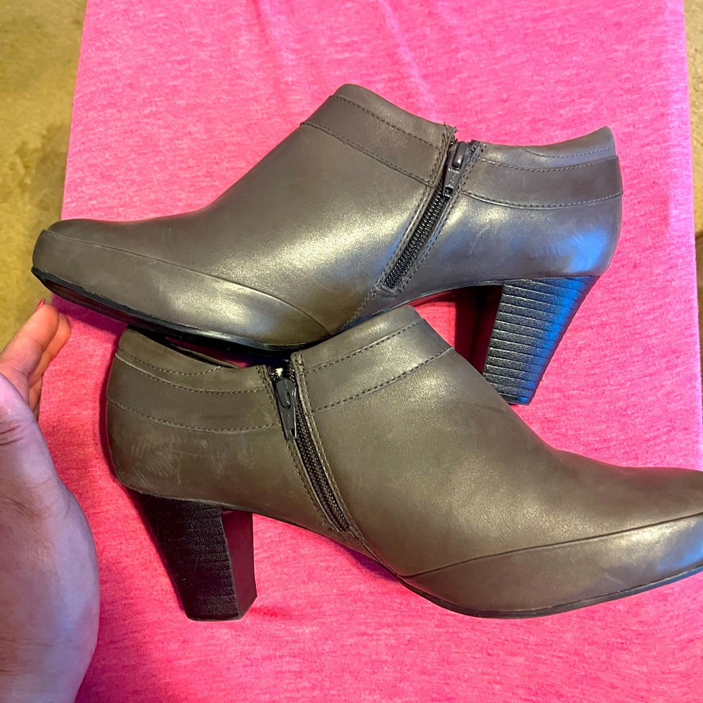 Clark Bendables Booties, Size 12w, Taupe color